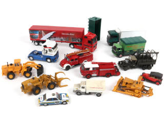 Lot 143 - DIVERS (13)