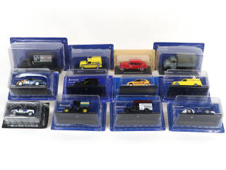 Lot 137 - DIVERS (12)