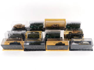 Lot 125 - DIVERS (12)