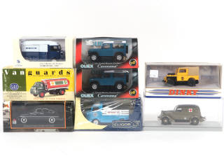 Lot 54 - DIVERS (8)