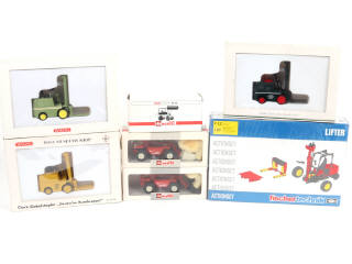 Lot 113 - DIVERS (7)