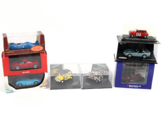 Lot 117 - DIVERS (8)