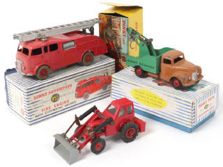 Lot 371 - DINKY TOYS (GB) (3)