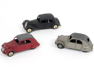 Lot 412 - DINKY TOYS (FRANCE) (3)