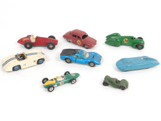 Lot 390 - DINKY TOYS (8)