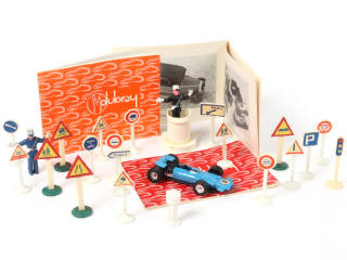 Lot 121 - DIVERS (20)