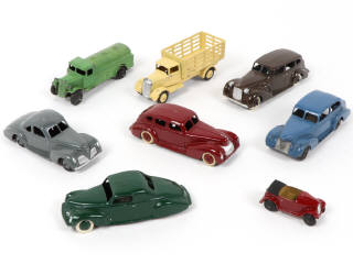 Lot 385 - DINKY TOYS (GB) (8)