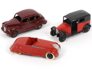 Lot 359 - DINKY TOYS (GB) (3)