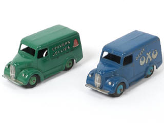 Lot 344 - DINKY TOYS (GB) (2)