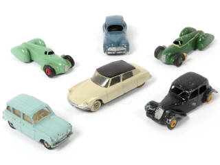 Lot 422 - DINKY TOYS (FRANCE) (6)