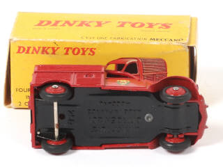 Lot 376 - DINKY TOYS (FRANCE) (1)