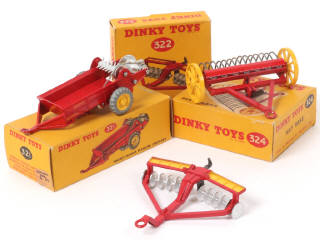 Lot 334 - DINKY TOYS (GB) (3)