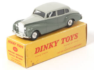 Lot 381 - DINKY TOYS (FRANCE) (1)