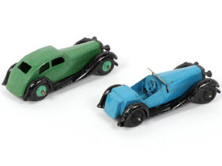 Lot 319 - DINKY TOYS (GB) (2)