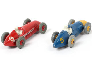Lot 321 - DINKY TOYS (GB) (2)