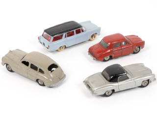 Lot 417 - DINKY TOYS (FRANCE) (4)