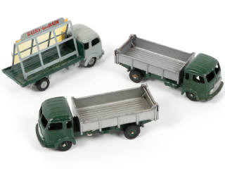 Lot 415 - DINKY TOYS (FRANCE) (3)