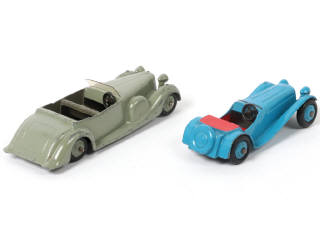 Lot 320 - DINKY TOYS (GB) (2)