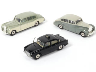 Lot 332 - DINKY TOYS (GB) (3)
