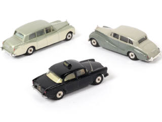 Lot 332 - DINKY TOYS (GB) (3)
