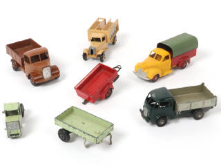 Lot 351 - DINKY TOYS (6)