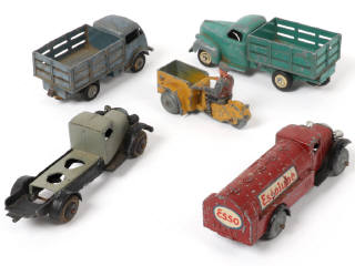 Lot 424 - DINKY TOYS (FRANCE) (5)