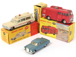 Lot 335 - DINKY TOYS (GB) (3)