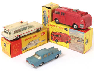 Lot 335 - DINKY TOYS (GB) (3)
