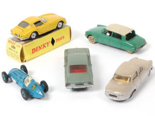 Lot 422 - DINKY TOYS (FRANCE) (5)