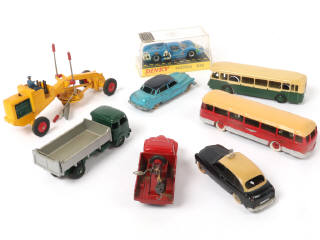 Lot 427 - DINKY TOYS (FRANCE) (8)