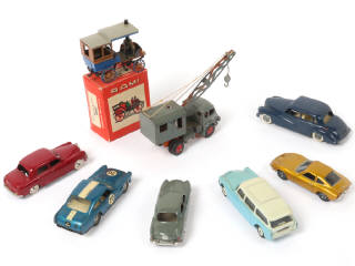 Lot 107 - DIVERS (8)