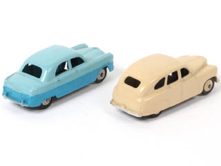 Lot 325 - DINKY TOYS (GB) (2)