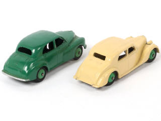 Lot 322 - DINKY TOYS (GB) (2)