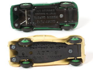Lot 322 - DINKY TOYS (GB) (2)