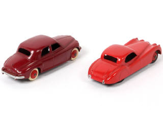 Lot 323 - DINKY TOYS (GB) (2)