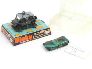 Lot 296 - DINKY TOYS (GB) (1)