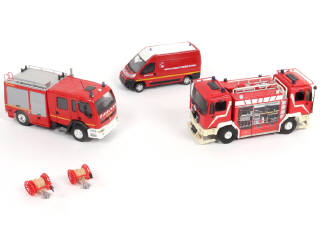 Lot 76 - DIVERS (3)