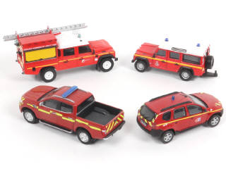Lot 77 - DIVERS (4)