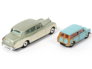 Lot 324 - DINKY TOYS (GB) (2)