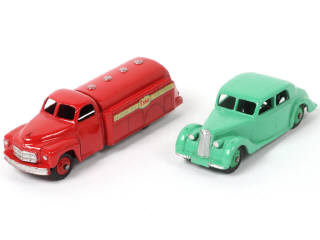 Lot 346 - DINKY TOYS (GB) (2)