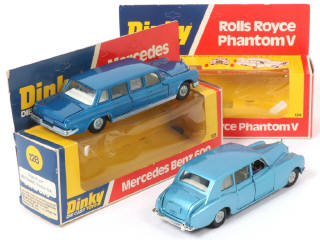Lot 351 - DINKY TOYS (GB) (2)