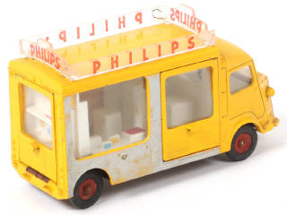 Lot 370 - DINKY TOYS (FRANCE) (1)