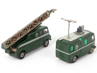 Lot 347 - DINKY TOYS (GB) (2)