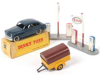 Lot 384 - DINKY TOYS (FRANCE) (1)