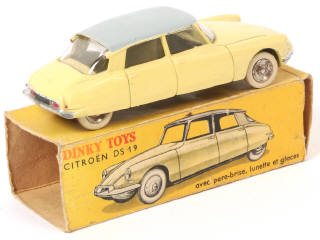 Lot 376 - DINKY TOYS (FRANCE) (1)