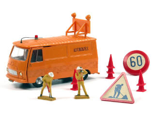 Lot 842 - DINKY TOYS FRANCE (1)