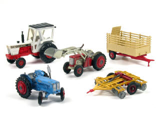 Lot 689 - CORGI TOYS (GB) (5)