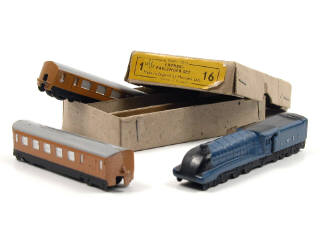Lot 703 - DINKY TOYS GB (1)