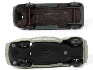 Lot 230 - DINKY TOYS (GB) (2)