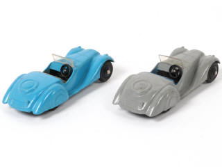 Lot 229 - DINKY TOYS (GB) (2)